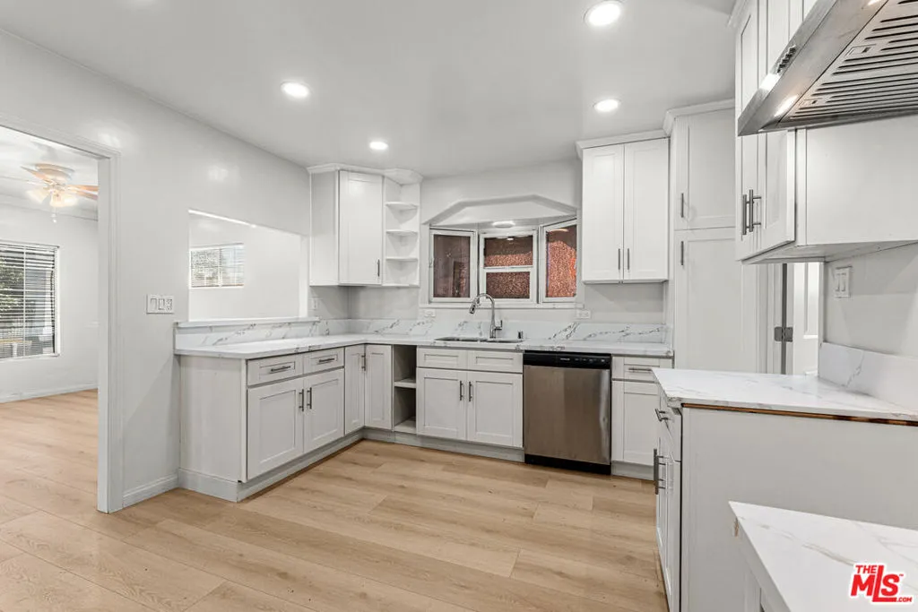 854 W 64th Street, Los Angeles, California 90044 home-pic-5